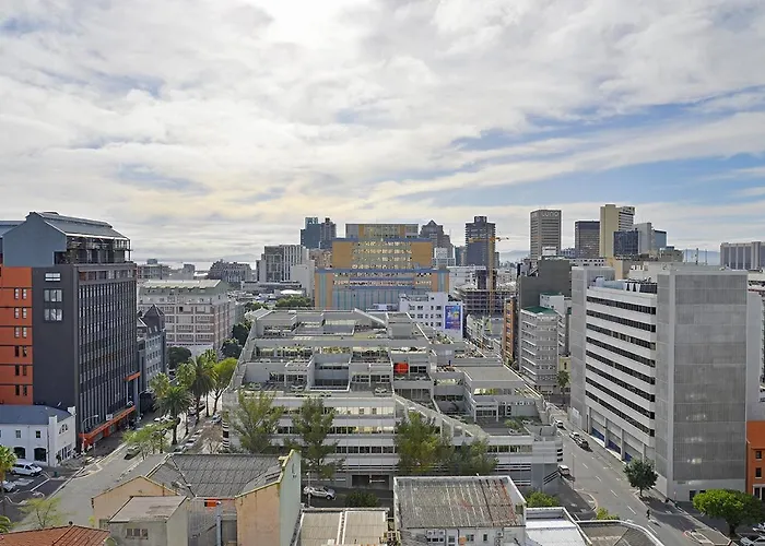 Emily - Sunny 1 Bed Apartment With Stunning City & Ocean Views