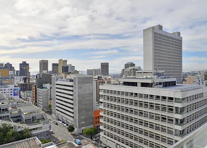 Emily - Sunny 1 Bed Apartment With Stunning City & Ocean Views